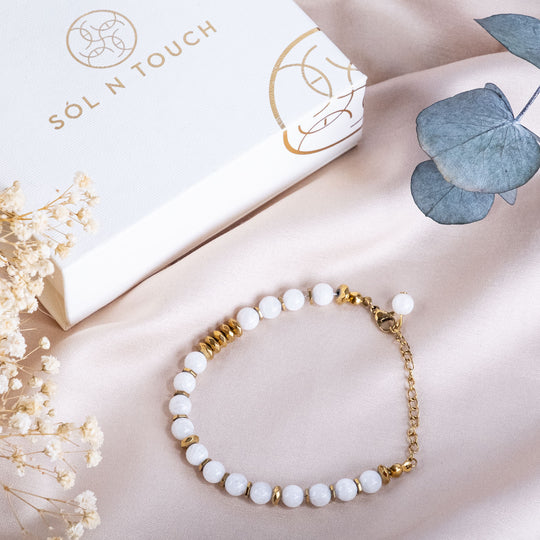 Yeniden Doğuşun Taşı – Ay Taşı Bileklik (Gold Hematit)